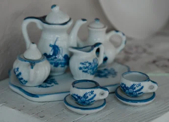 $tea_set.webp