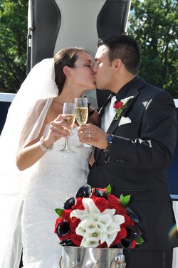 $Bride_and_groom_champagne.JPG