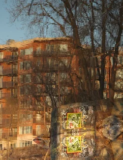$Graffiti on the water_5272.webp