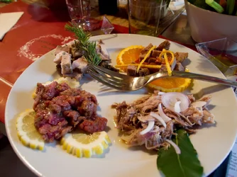 $antica-macelleria-cecchini-butcher-tuscany-italy.webp $antica-macelleria-cecchini-butcher-tuscany-italy.webp