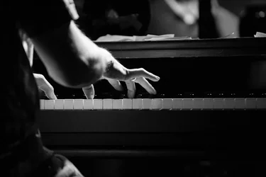 $dueling pianos-7.webp