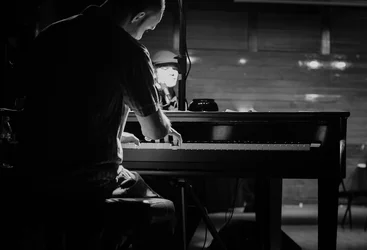 $dueling pianos-8.webp
