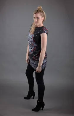$jenfullbodyshot2web.webp