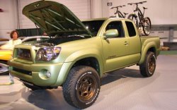 $112_2006_sema_03z+2007_toyota_tacoma_v8_incross_concept+front_view2.jpg