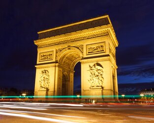 $Early evening outside the Arc de Triomphe.jpg