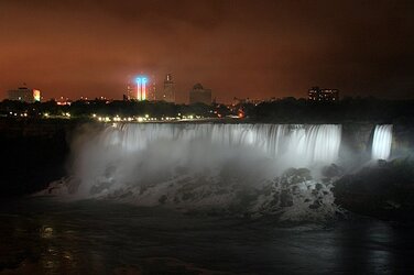 $ce_niagara_at_night.JPG