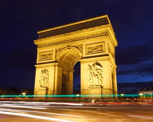 $Early evening outside the Arc de Triomphe.jpg