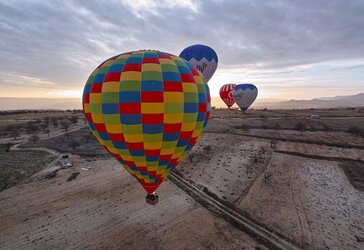 $cappadocia-balloon.jpg