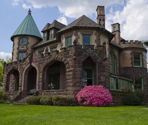 $old house.webp $old house.webp