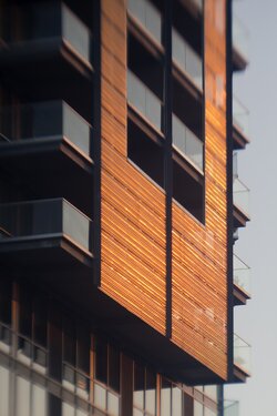 $achromat_sun_buildingS.jpg