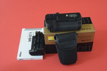 $Nikon MB D11 Battery Grip 2.jpg