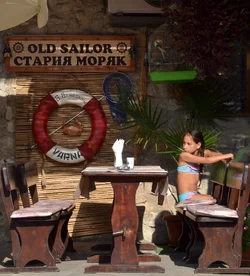 $Cafe_Girl_web.webp