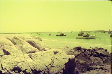 $Rocks and boats yellow.jpg