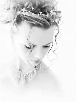 $5015-wedding-portrait.webp