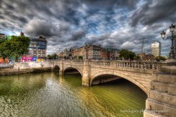 $Bridge over Liffy River in Dublin.jpg