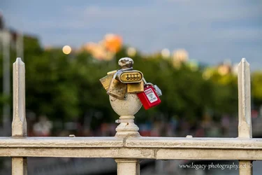 $Dublin - Friendship Locks on a bridge over the Liffey River - Bokeh background.webp $Dublin - Friendship Locks on a bridge over the Liffey River - Bokeh background.webp