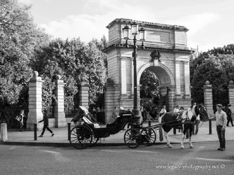$Horse and carriage in front of Arch in Dublin - BW.webp