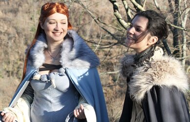 $sansa_and_arya_stark_cosplay_2_by_cursedmind-d4lor94.jpg