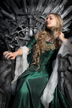 $cersei_lannister_cosplay_13_by_cursedmind-d4ldckh.jpg