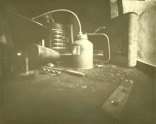 $Oil cans.webp