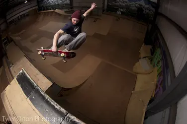 $LucasWachs_SkiCouch_Frontsideindy.webp