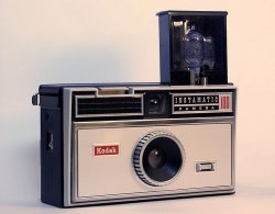 $766px-Kodak_Instamatic_100.jpg