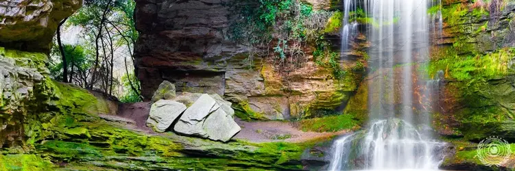 $Cascada Jur&#225;sica.webp
