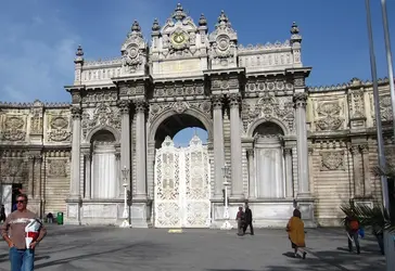 $dolmabahce-palace-044.webp