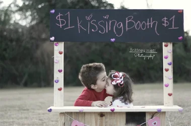 $kissing.webp