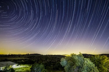 $Startrails - over the Britanica Park - no laundry - smaller.webp $Startrails - over the Britanica Park - no laundry - smaller.webp
