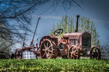 $tractorhdrPS-2-2000.webp