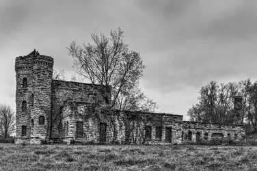 $castleHDR-2bw2000.webp