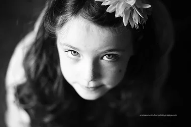 $b&w classic child portrait anna nowakowska.webp