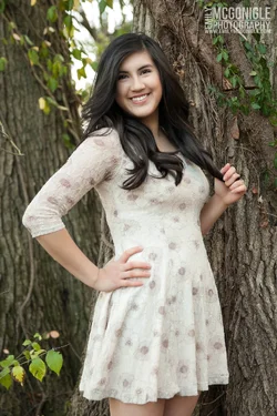 $senior-portrait-smiling-tree-dress.webp