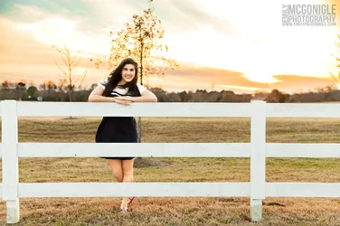 $fun-senior-portrait-sunset-fence.webp