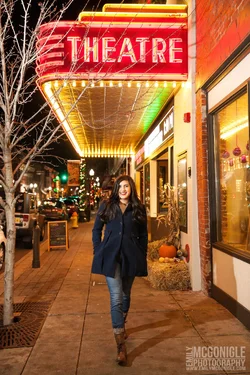 $senior-portrait-franklin-theatre-lifestyle.webp