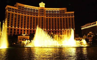 $Vegas-strip201106280041-L.webp