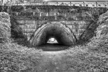 $Valmis(mustavalko)tunneli.webp