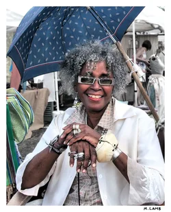 $062 lady umbrella 300.webp