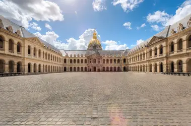 $empty courtyard.webp
