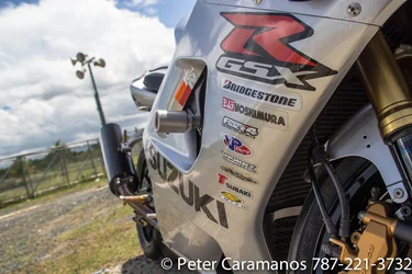 $suzuki_motorcycle_at_the_track_by_caramanos2000-d7qpkn1.webp