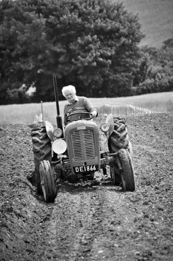 $CmcC(Tractor)9_B&W HDR look.jpg