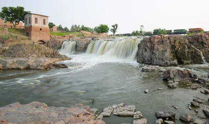 $Sioux Falls with Train-1788.webp