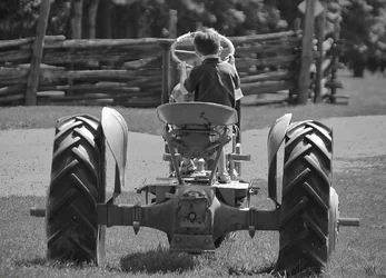 $tractorlll.webp