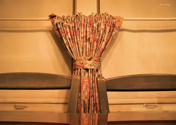 $drapes kitchen mich300.webp