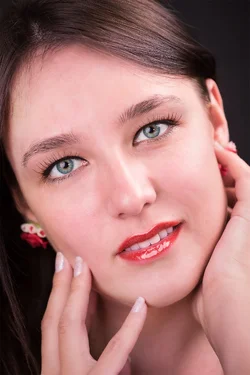 $Alina Face 01 Web.webp