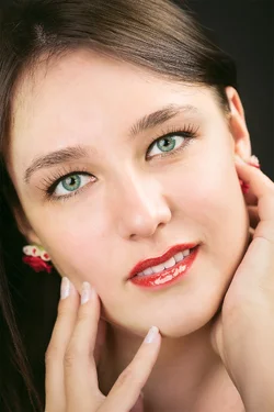 $Alina Face 01 Web.webp