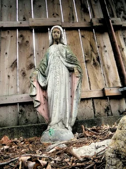 statue small.webp