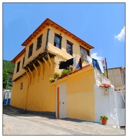 $Casa Tradicional en Color.webp