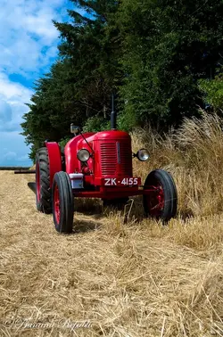 Tractor-2.jpg Tractor-2.jpg